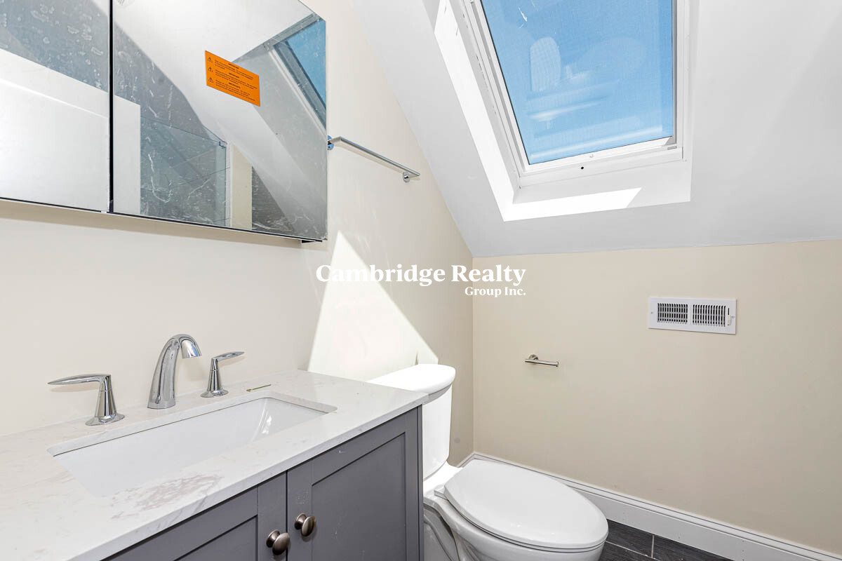 62 Bradbury Ave, Medford