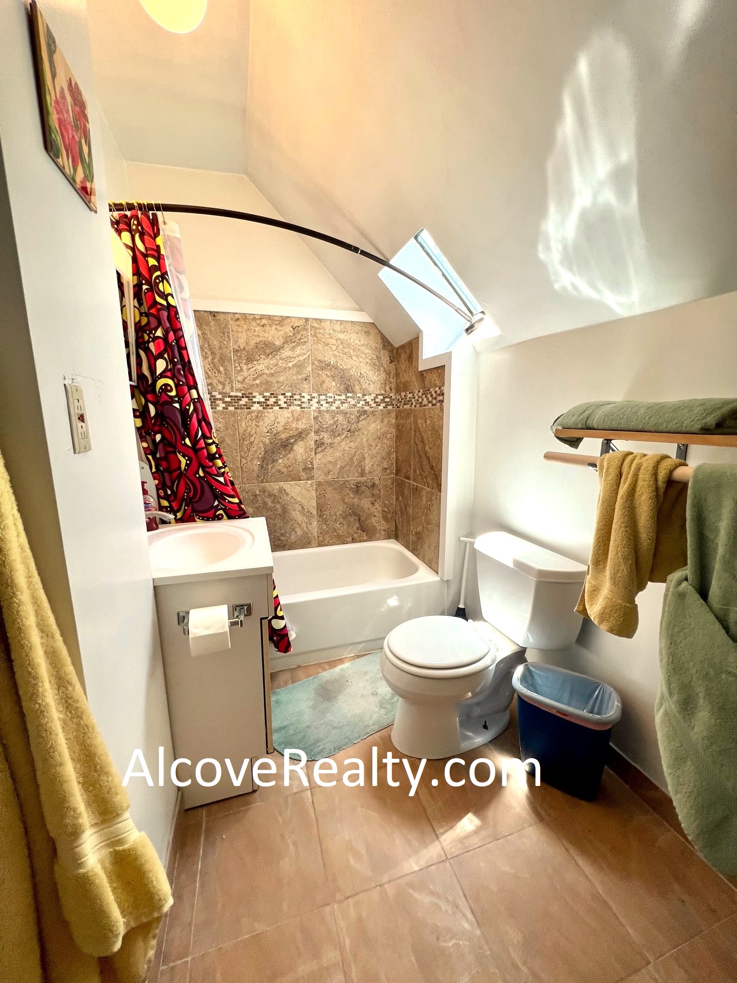 48 Raymond Ave, Teele Square