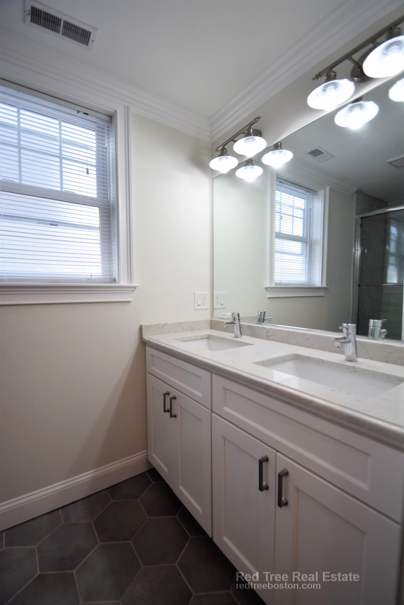 490 Washington St, Brighton