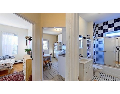 17 Chilcott Pl, Jamaica Plain