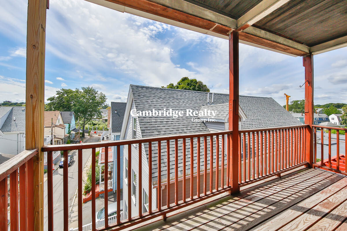 600 Broadway, Magoun Square