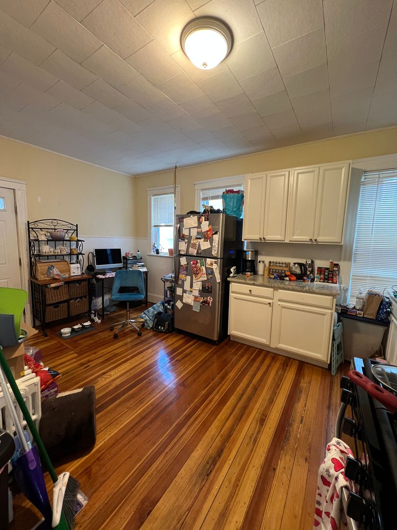 17 Dow St, West Somerville