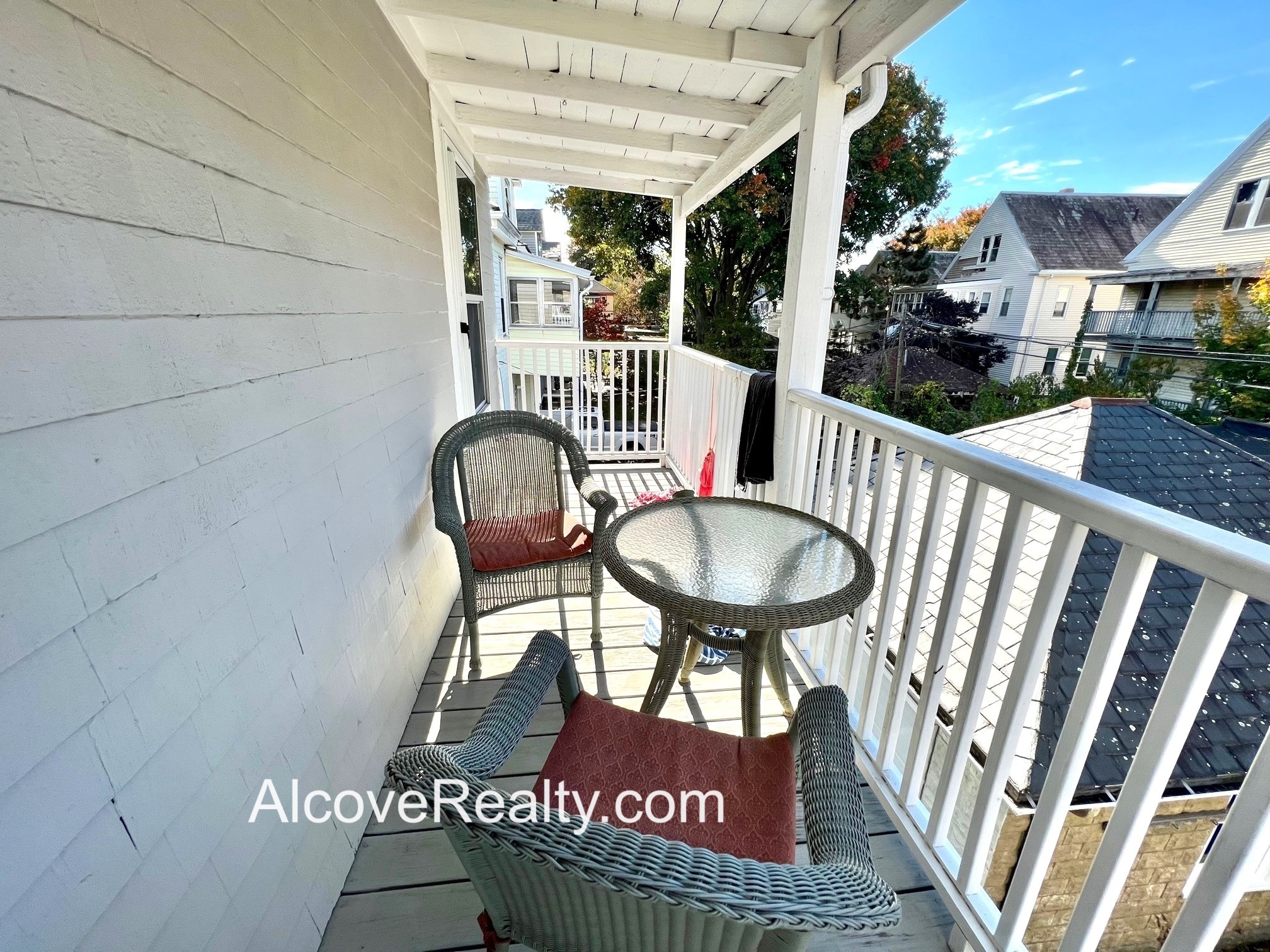 34 Leonard St, Davis Square