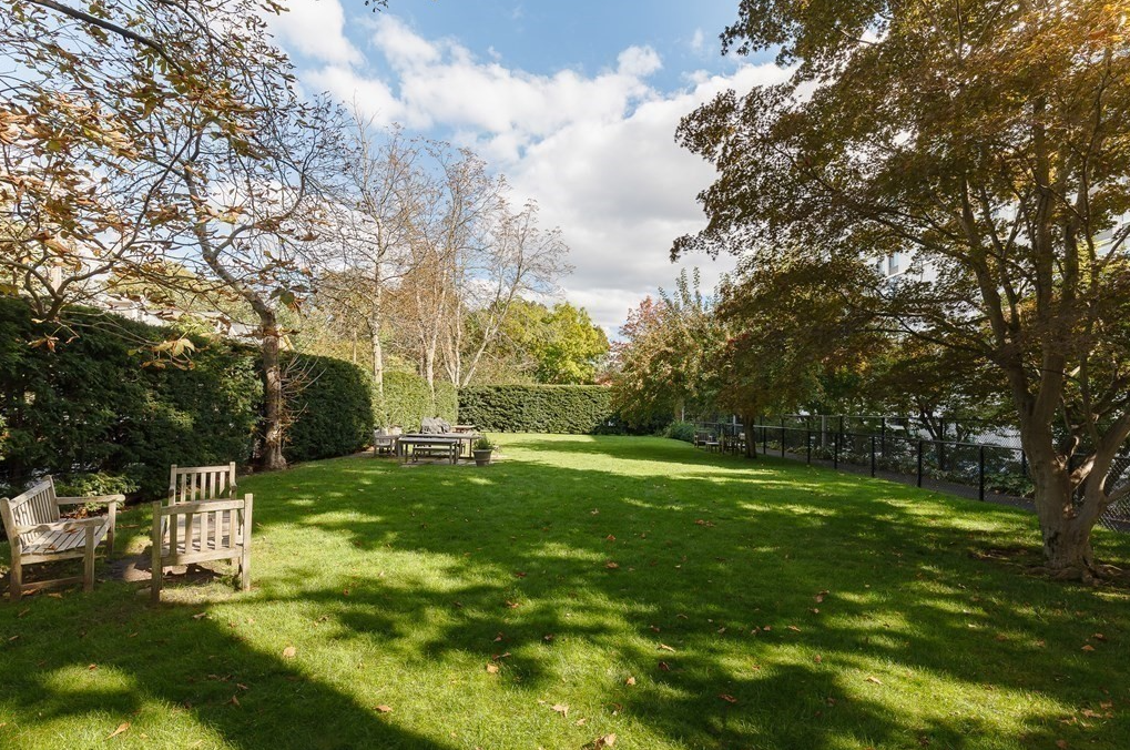 221 Mount Auburn St, Harvard Square