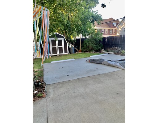 726 Metropolitan Ave, Hyde Park