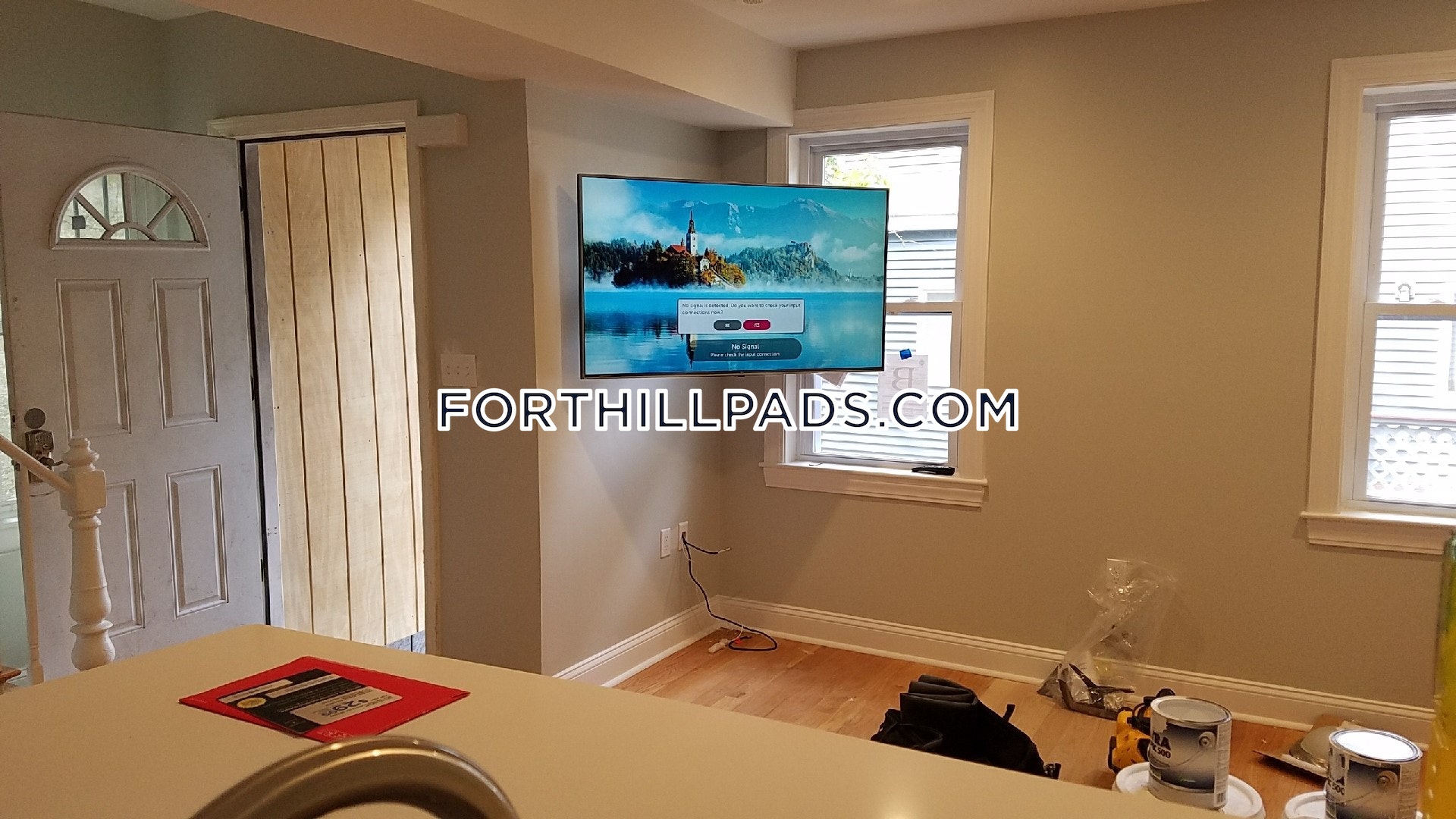 6 Saint James Pl, Roxbury