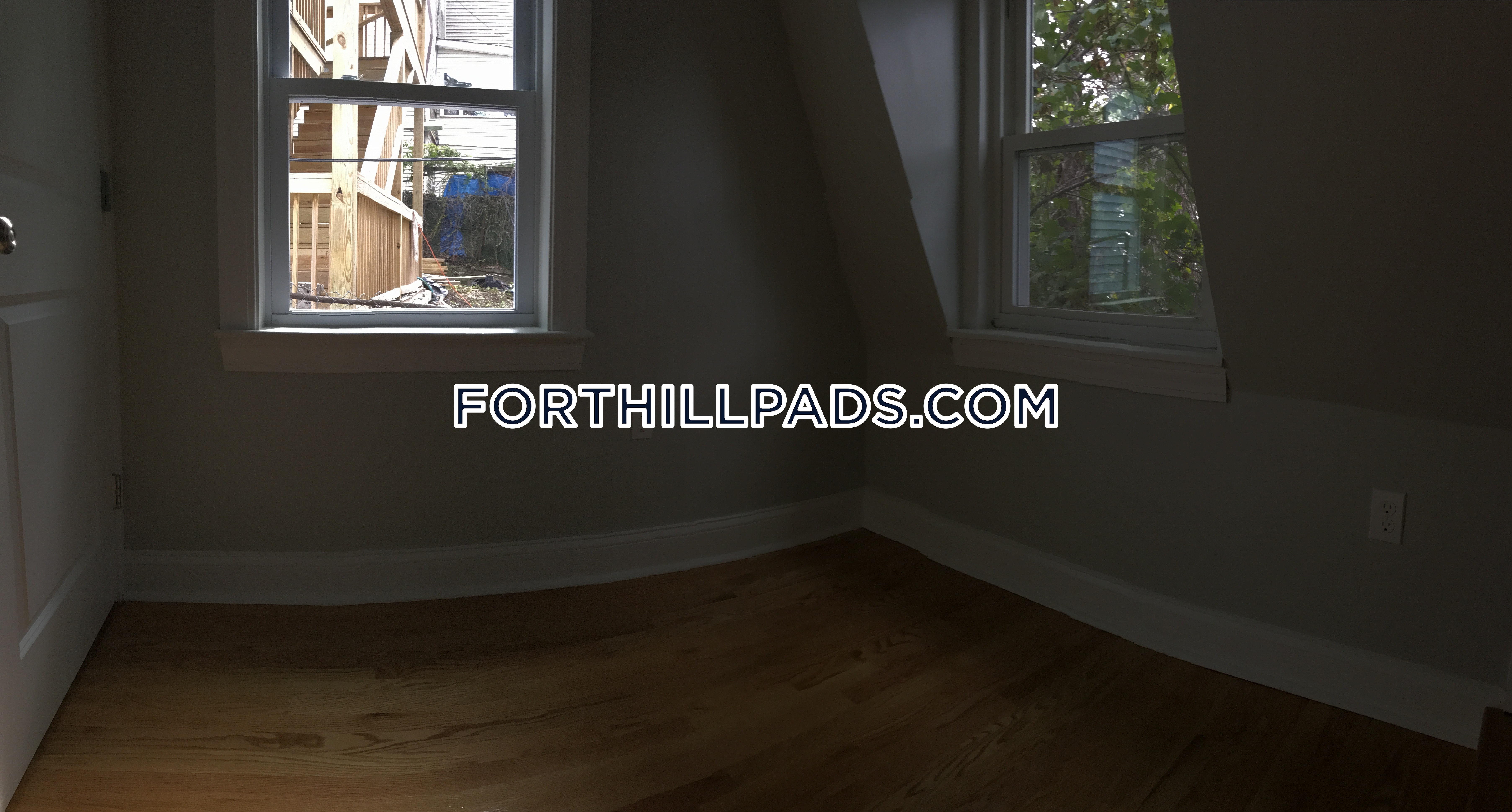 6 Saint James Pl, Roxbury