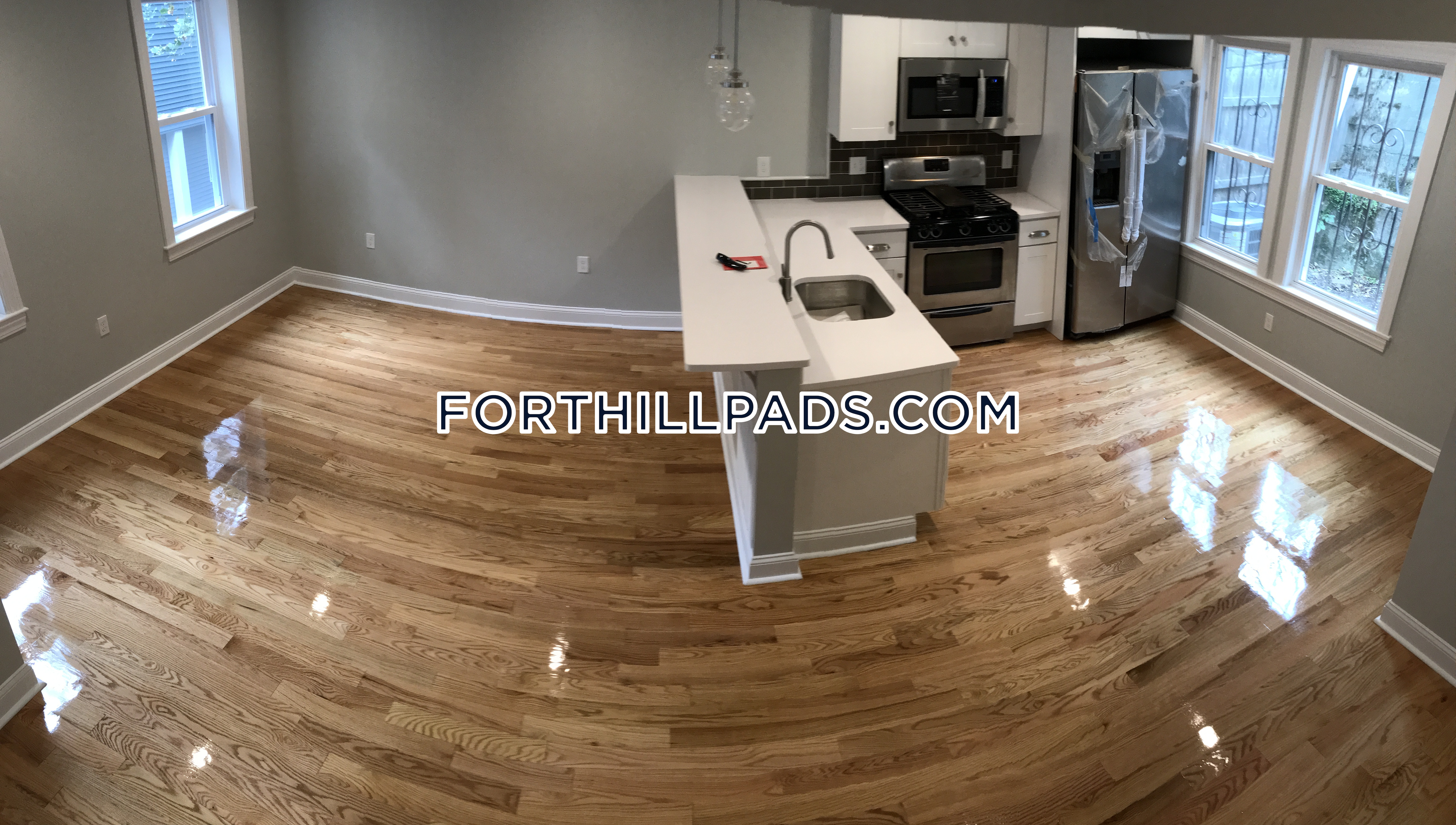 6 Saint James Pl, Roxbury