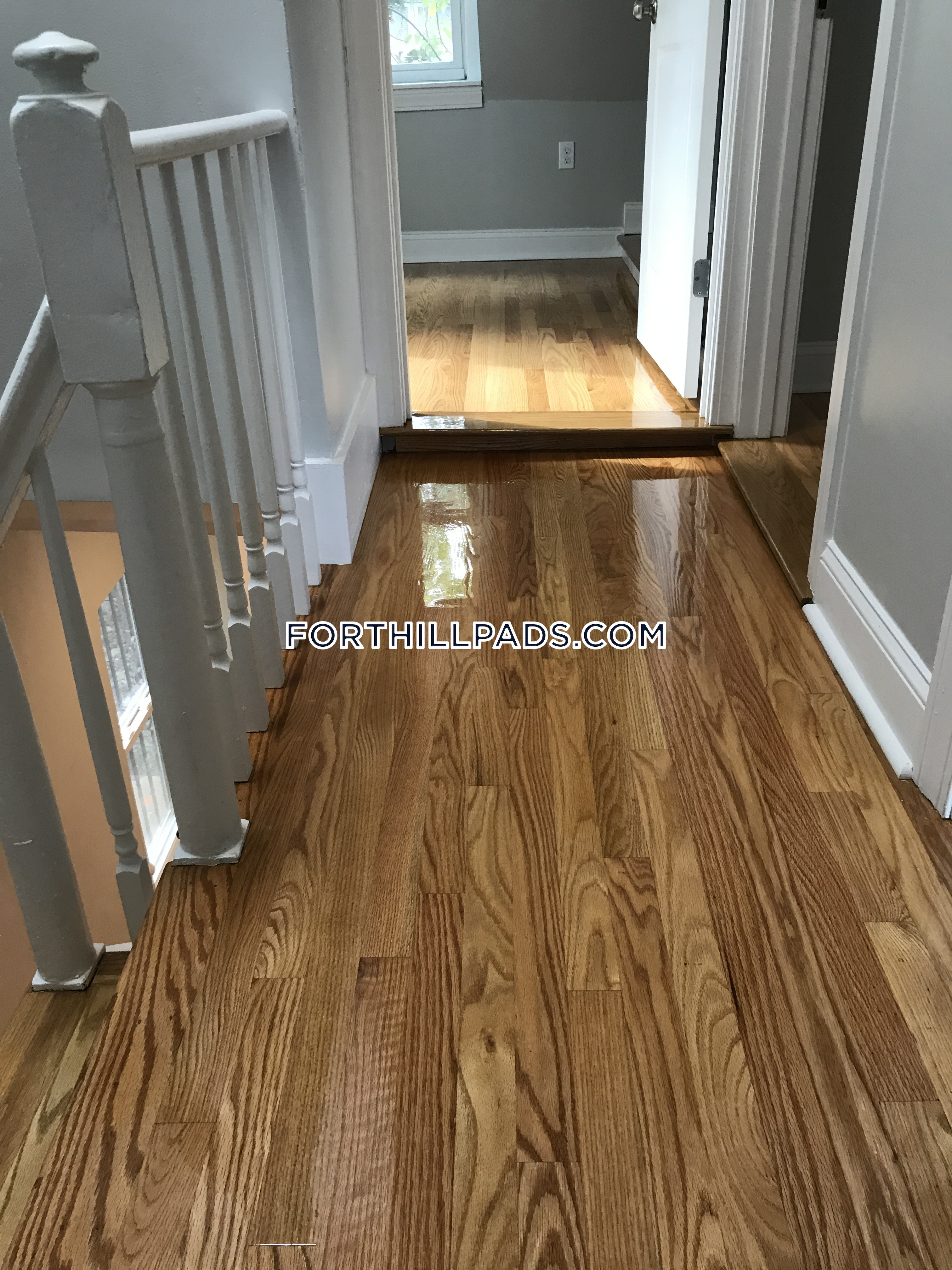 6 Saint James Pl, Roxbury