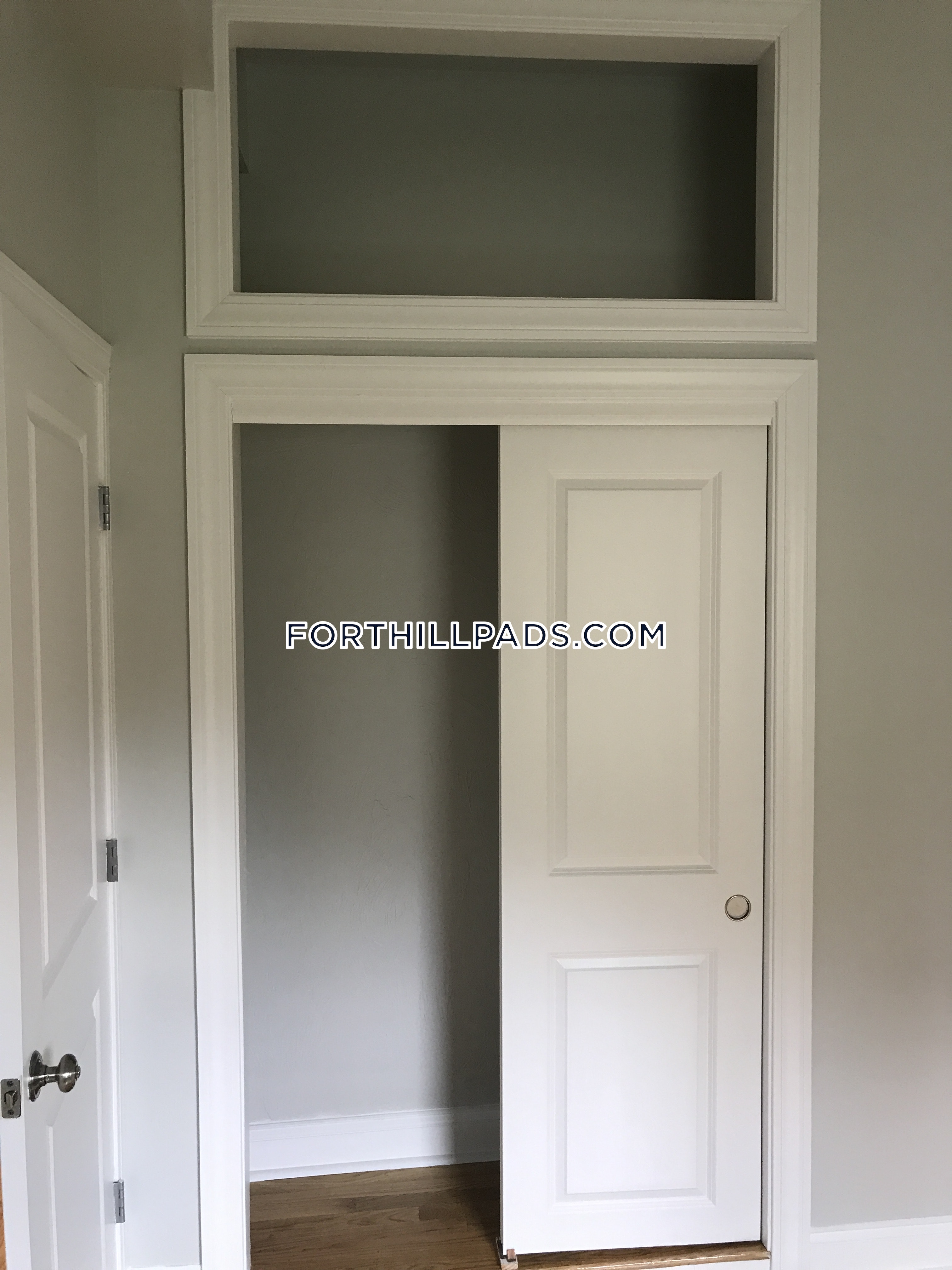 6 Saint James Pl, Roxbury