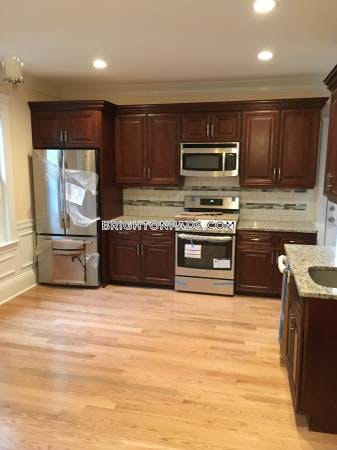 157 Bigelow St, Brighton