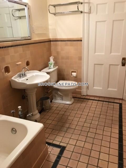 1714.1 Beacon St, Washington Square