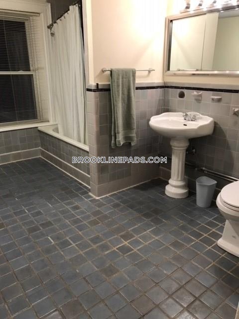 1714.1 Beacon St, Washington Square