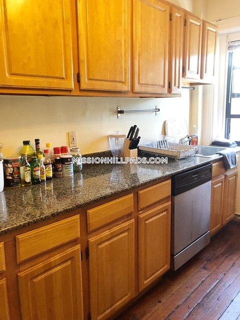 1512 Tremont St, Mission Hill