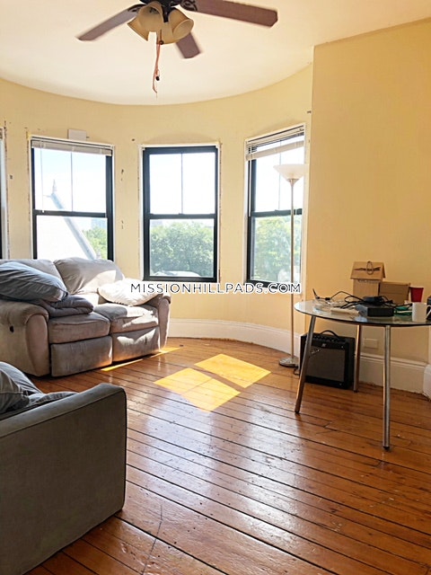 1512 Tremont St, Mission Hill