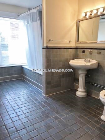 1714.1 Beacon St, Washington Square