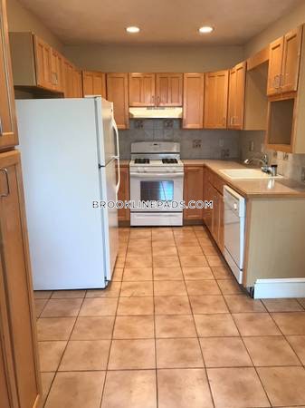 1714.1 Beacon St, Washington Square