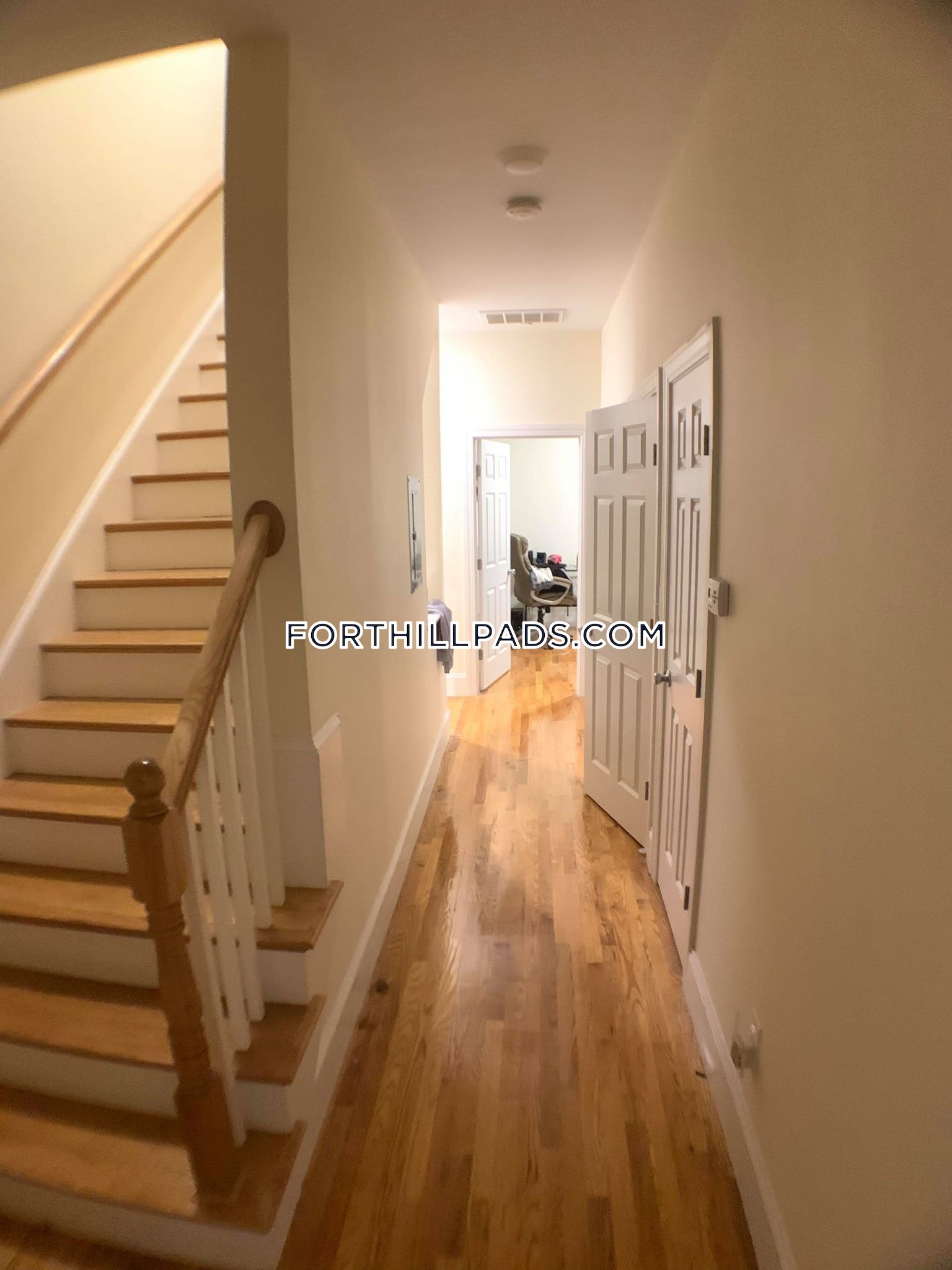 130 Roxbury St, Roxbury