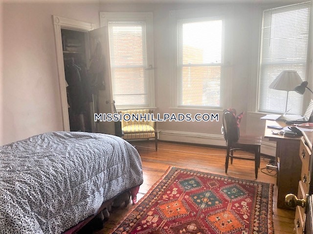 803 Parker St, Mission Hill