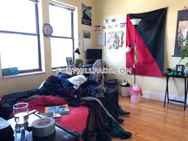 2 Centre Ter, Roxbury