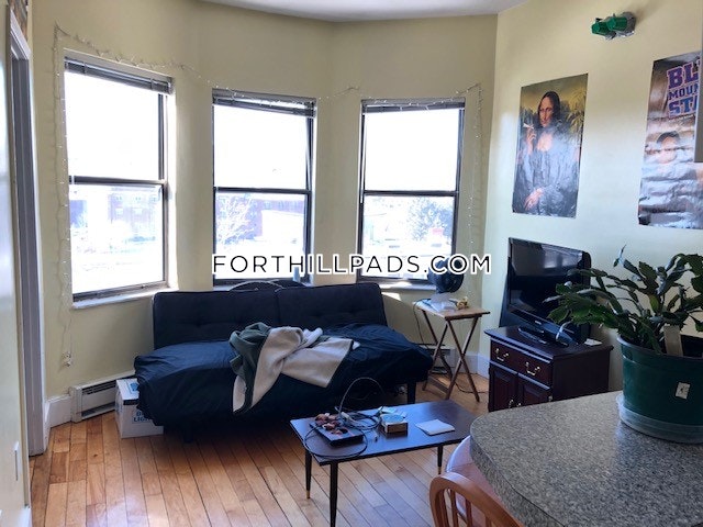 2 Centre Ter, Roxbury