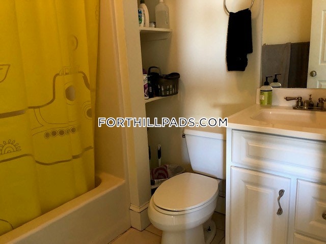 2 Centre Ter, Roxbury