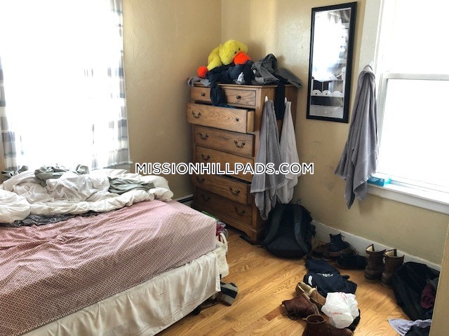 8 Eldora St, Mission Hill