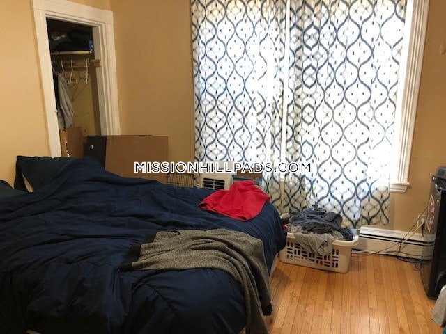 8 Eldora St, Mission Hill