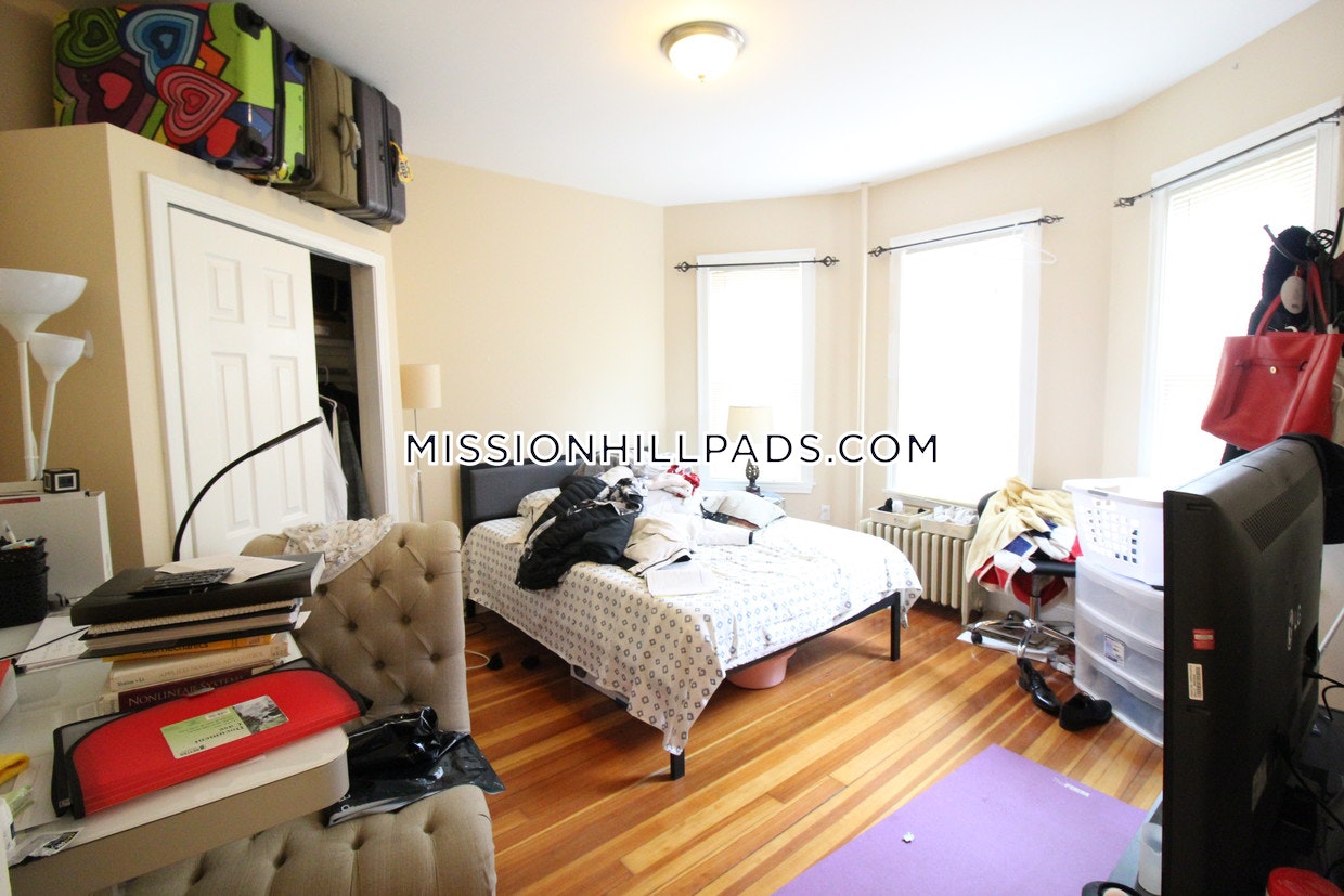 90 Fisher Ave, Mission Hill