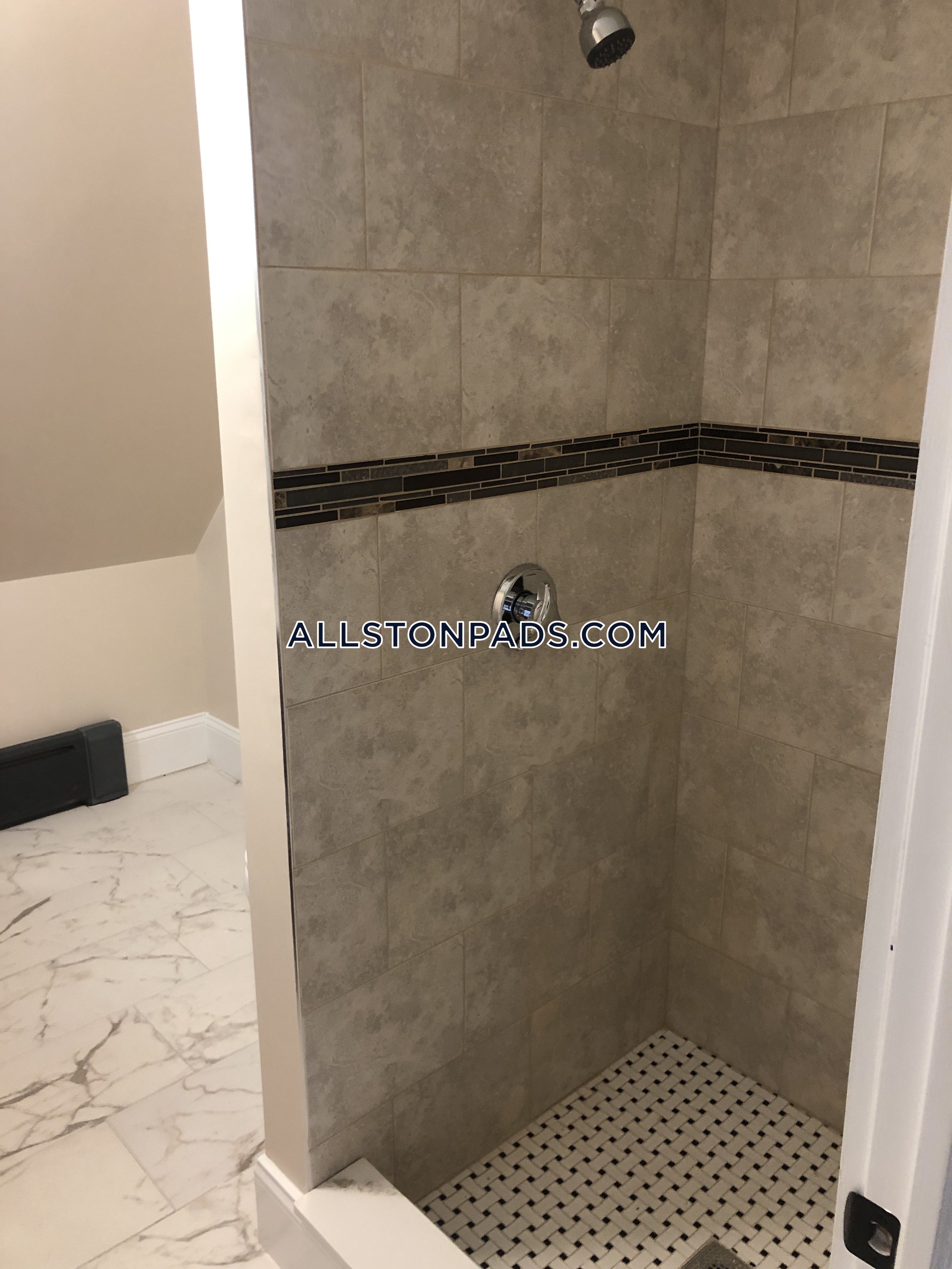 22 Mansfield St, Allston