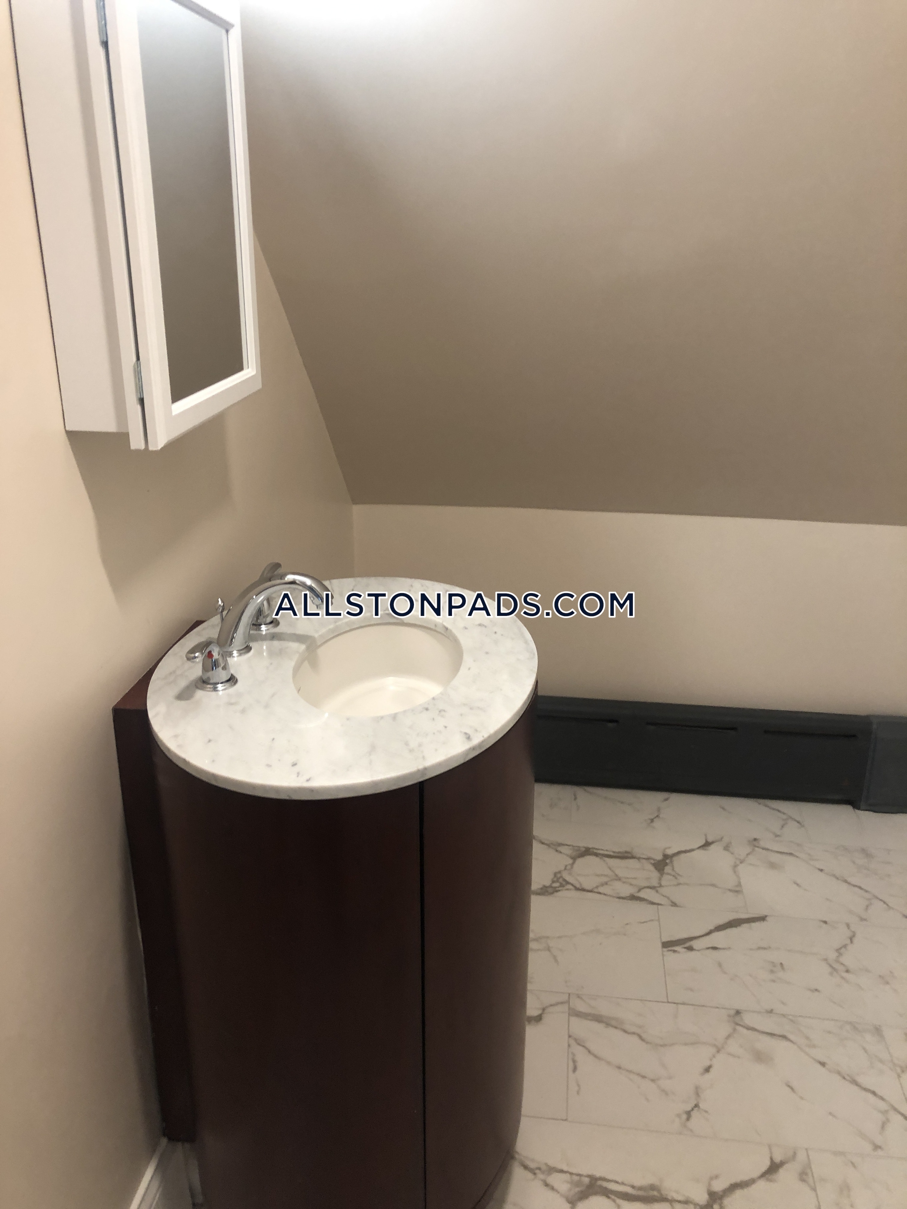 22 Mansfield St, Allston