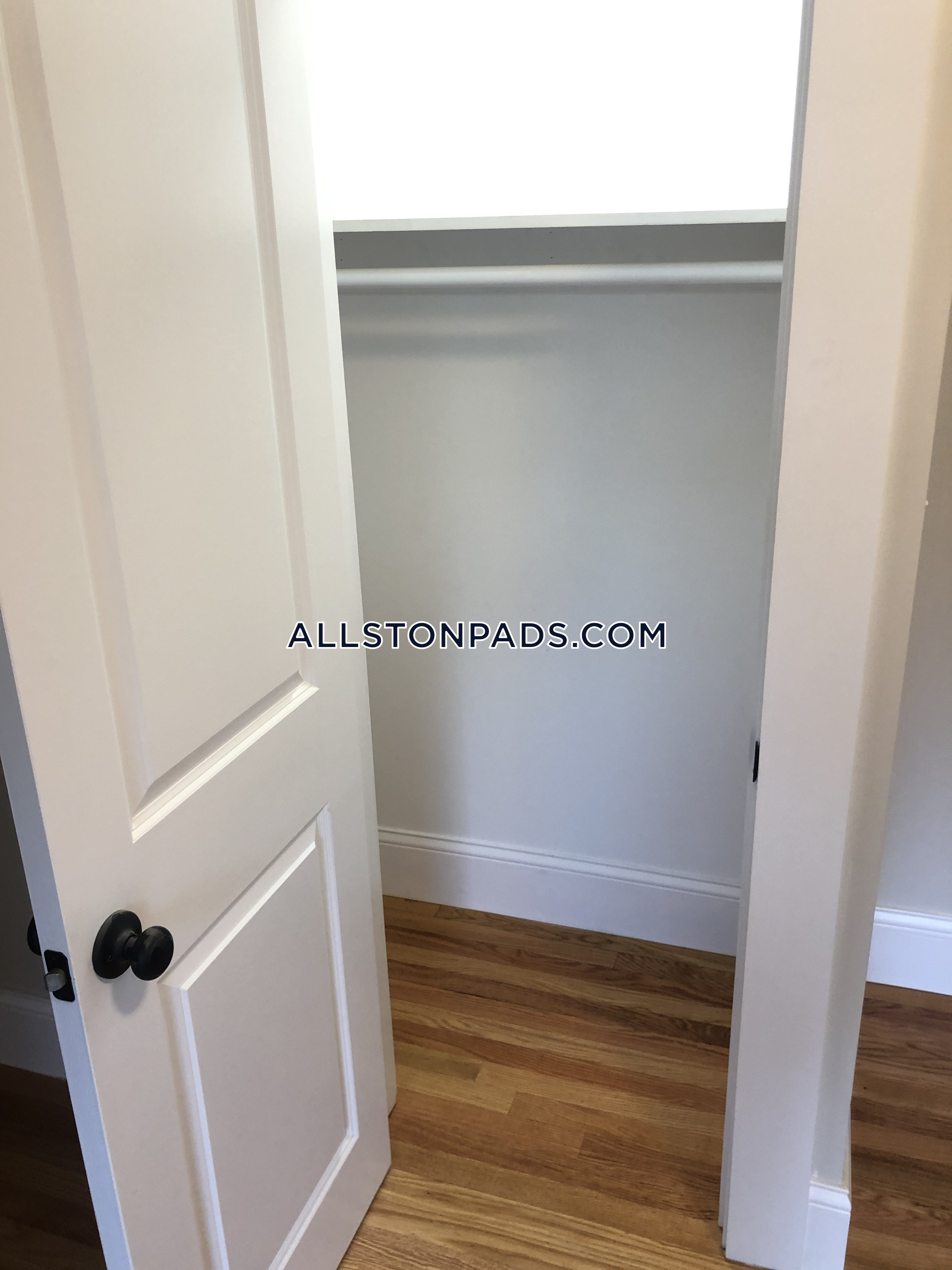 22 Mansfield St, Allston