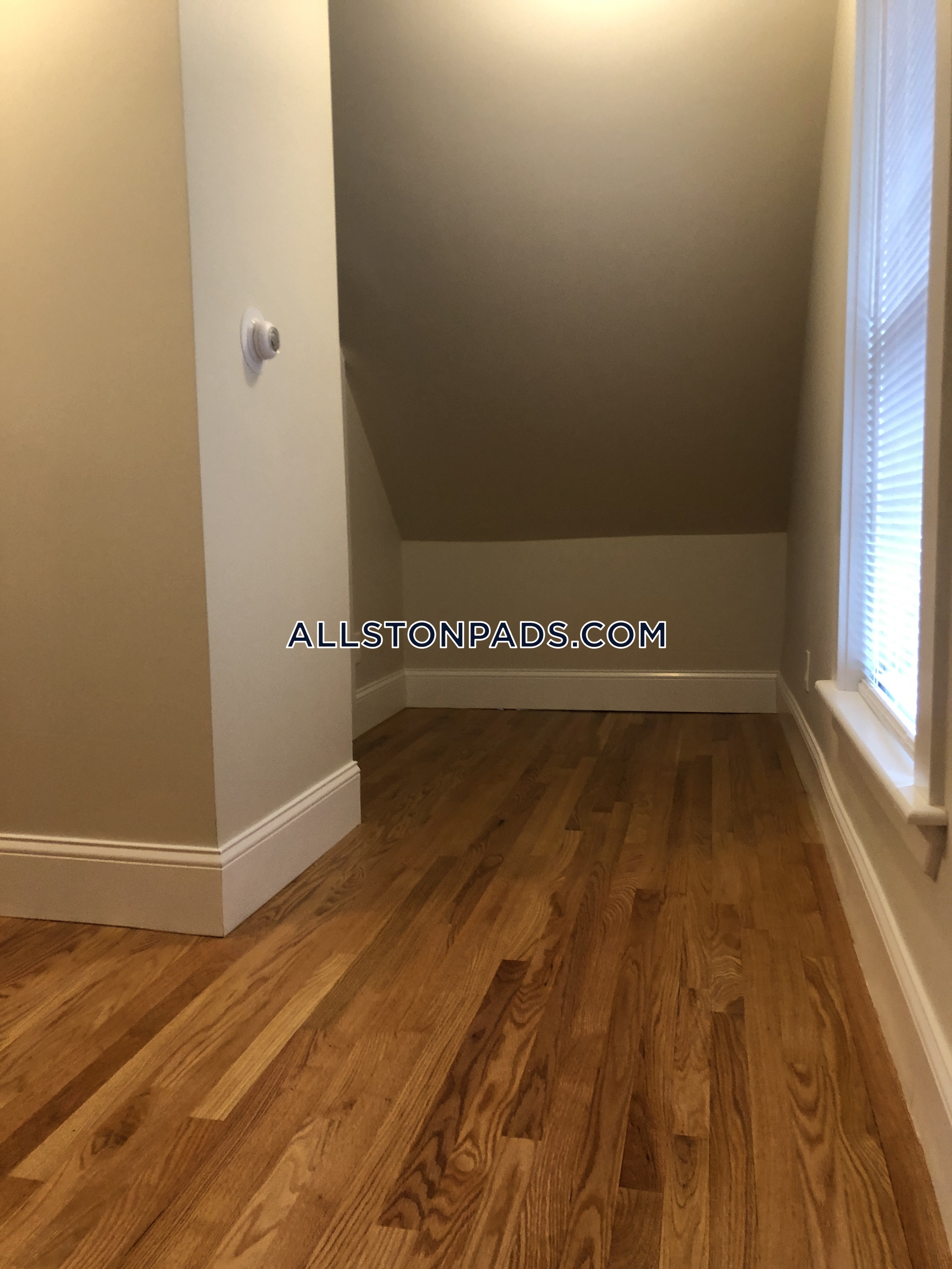 22 Mansfield St, Allston