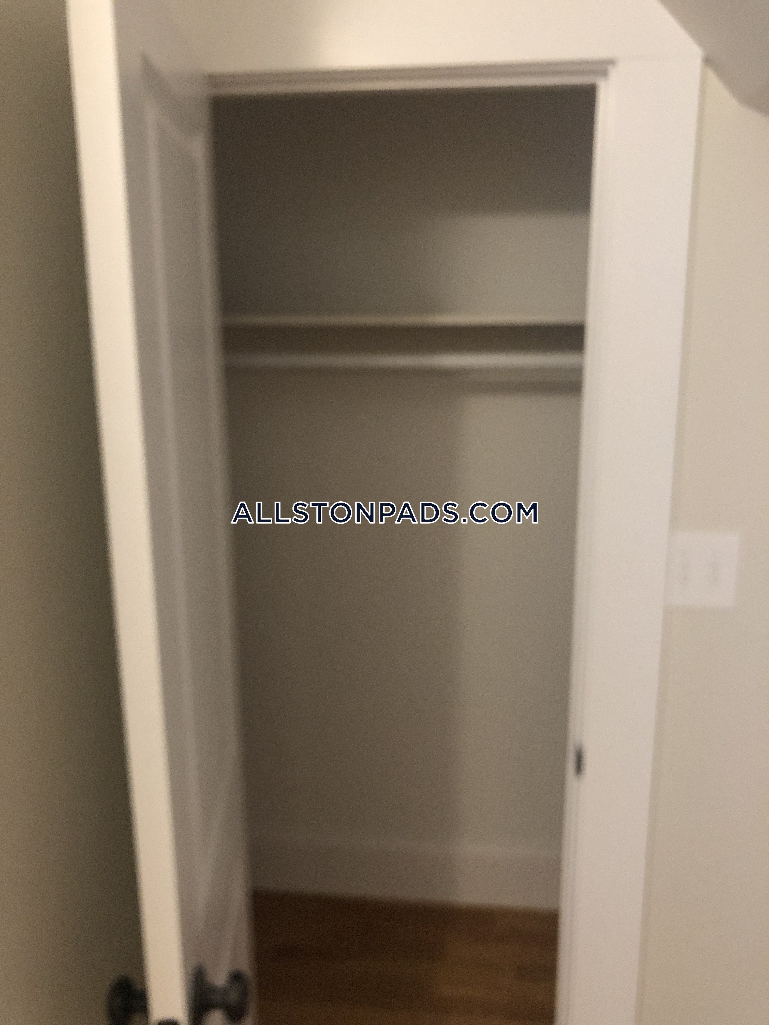 22 Mansfield St, Allston