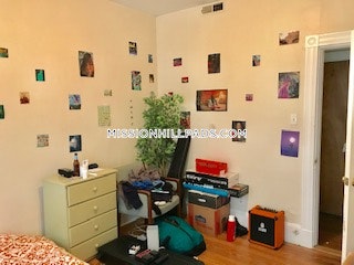 21 Bucknam St, Mission Hill