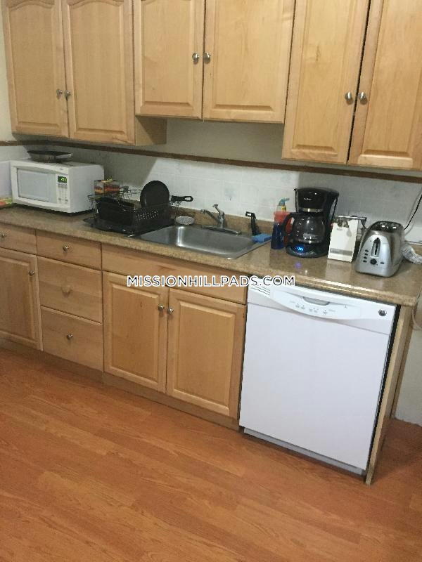 34 Cherokee St, Mission Hill