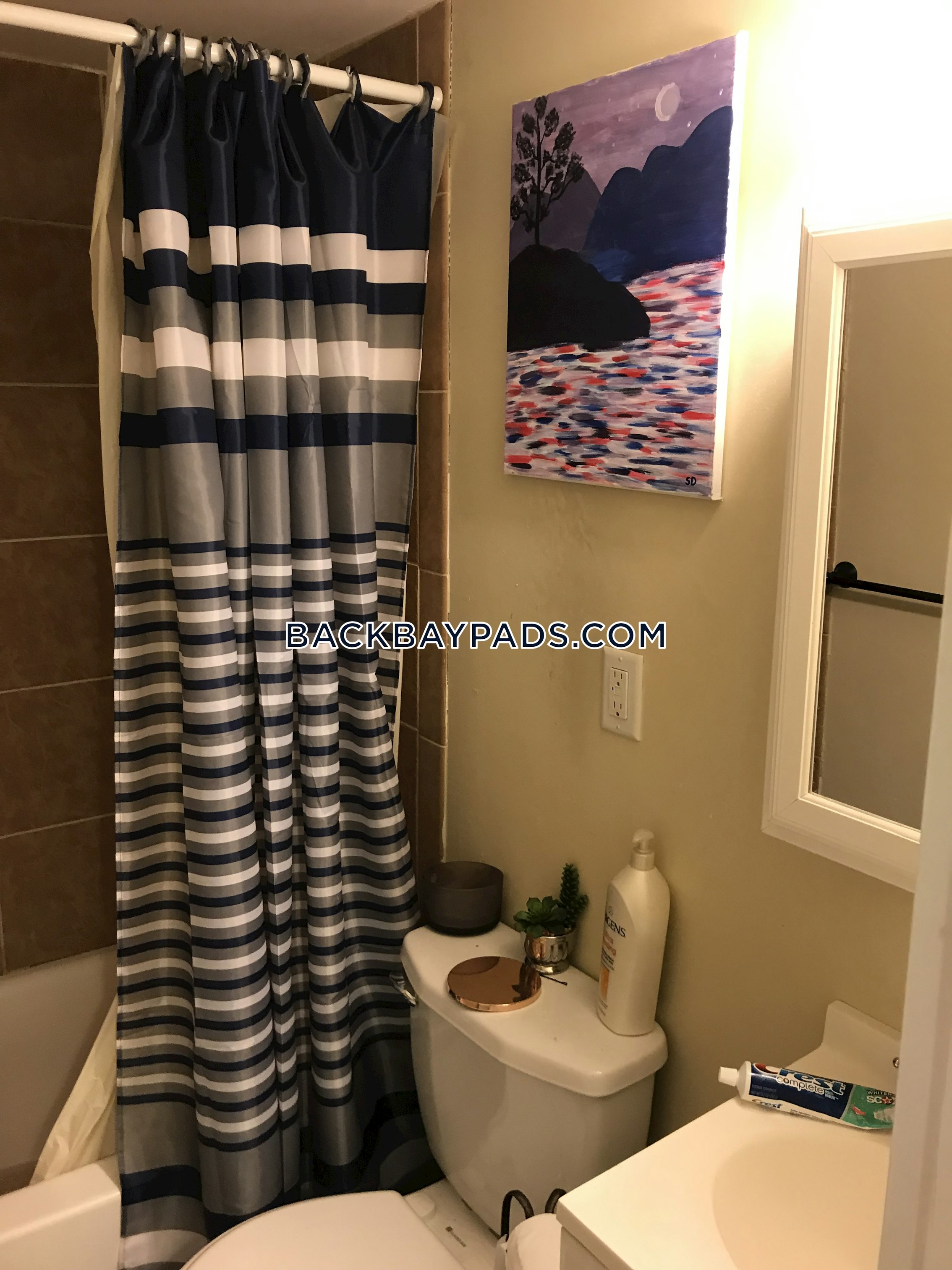 48 Hereford St, Back Bay