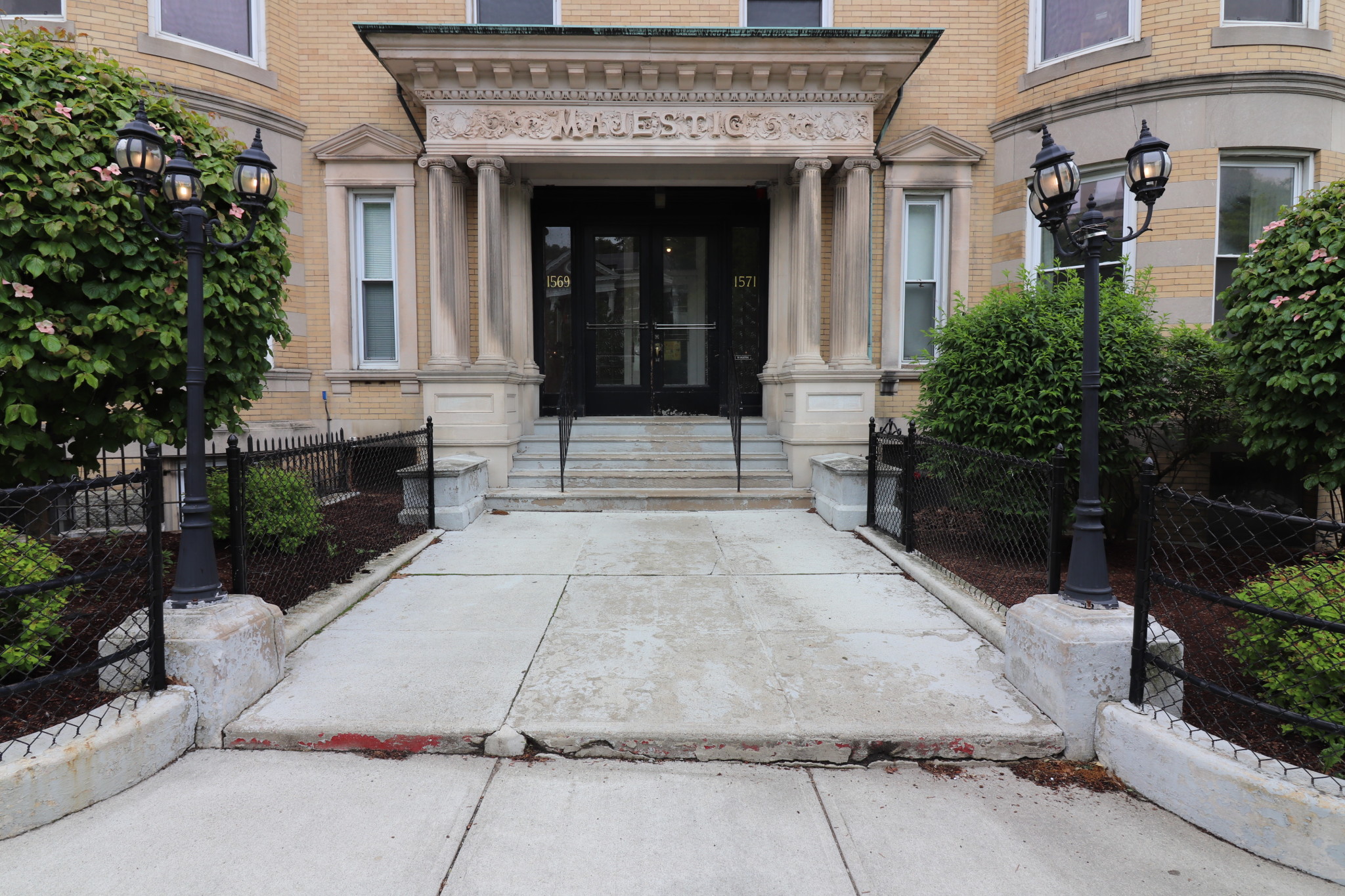 1569 Beacon St, Washington Square