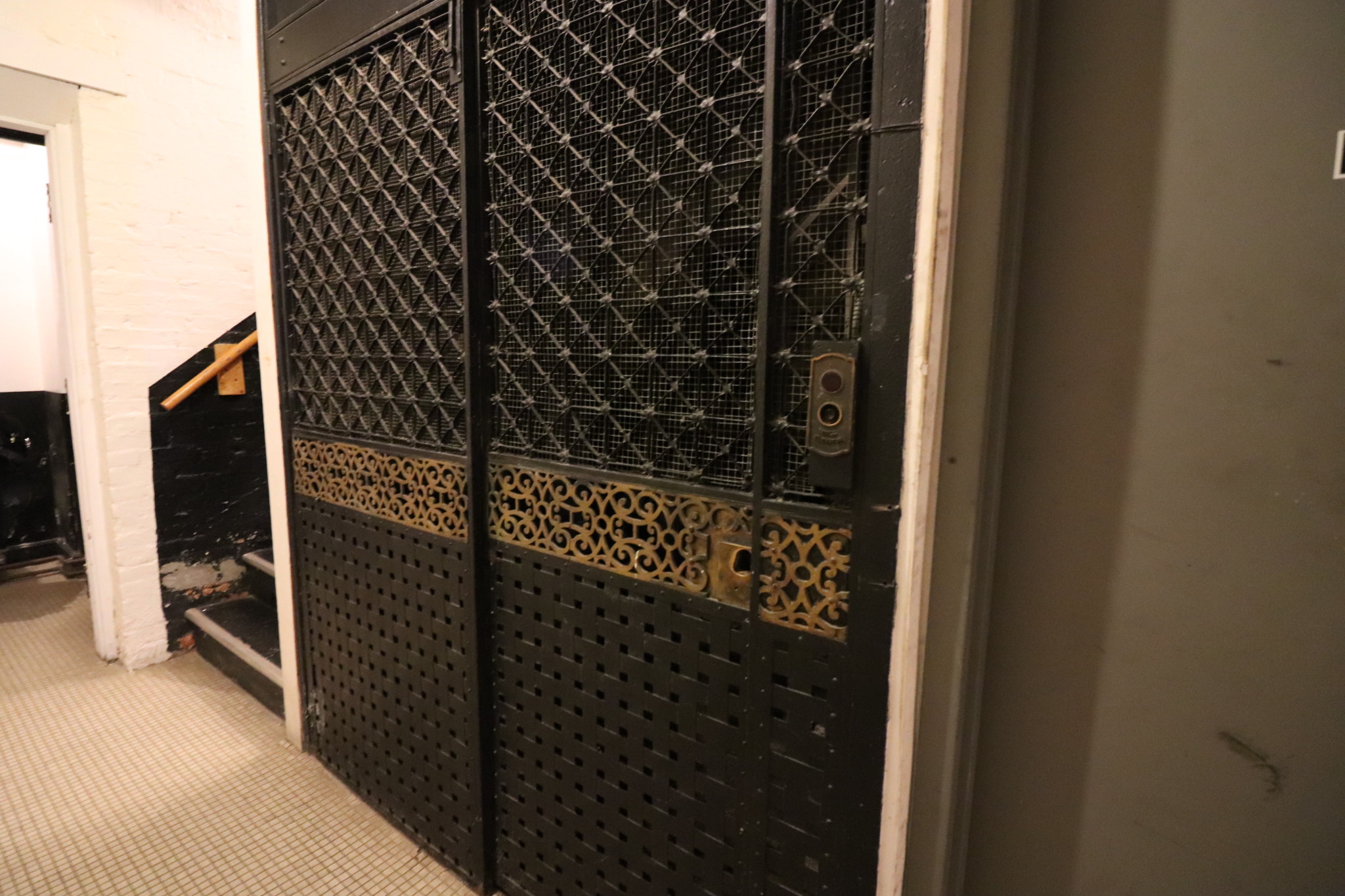 1569 Beacon St, Washington Square