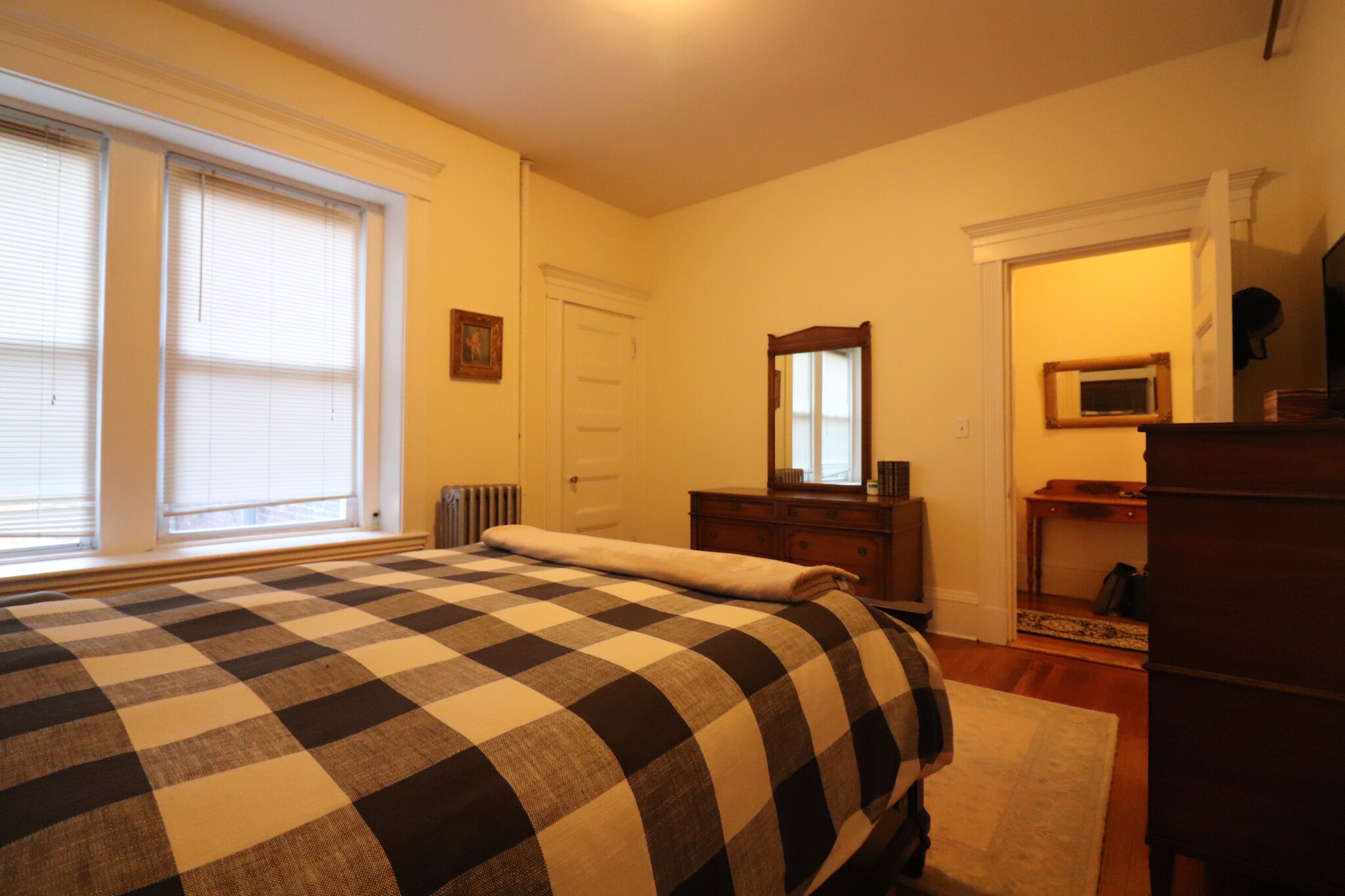 1569 Beacon St, Washington Square