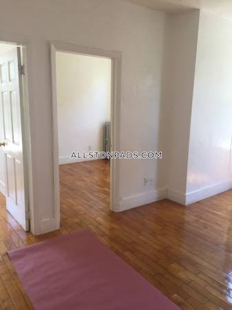 4 Adella Pl, Allston