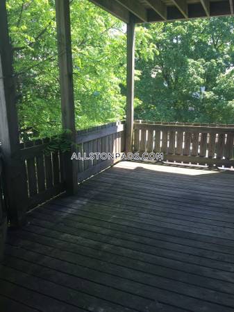 4 Adella Pl, Allston