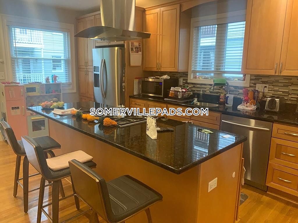 201 College Ave, Davis Square