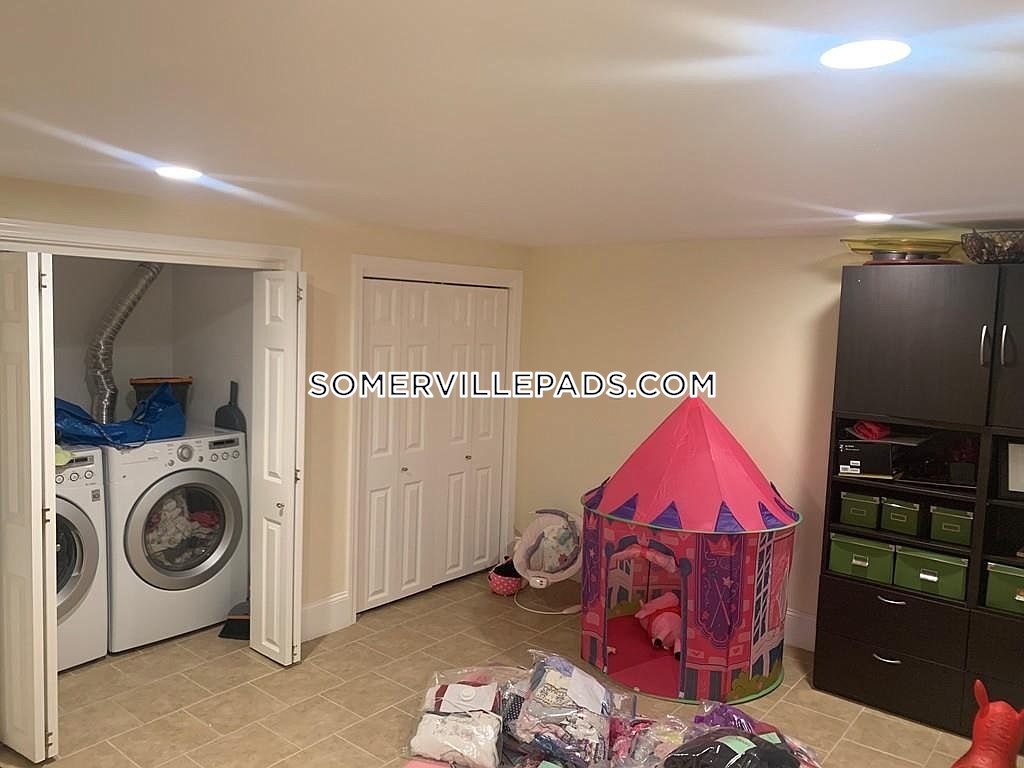 201 College Ave, Davis Square