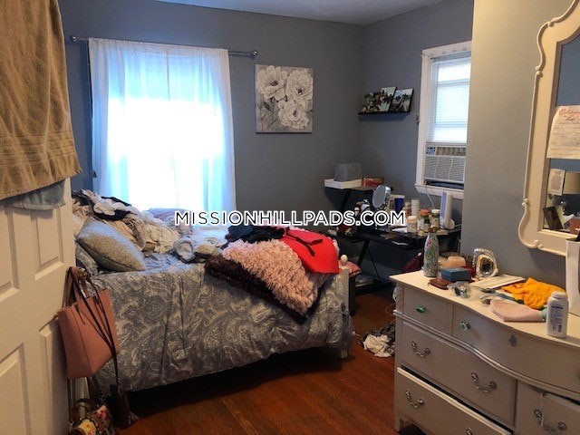 40 Hillside St, Mission Hill