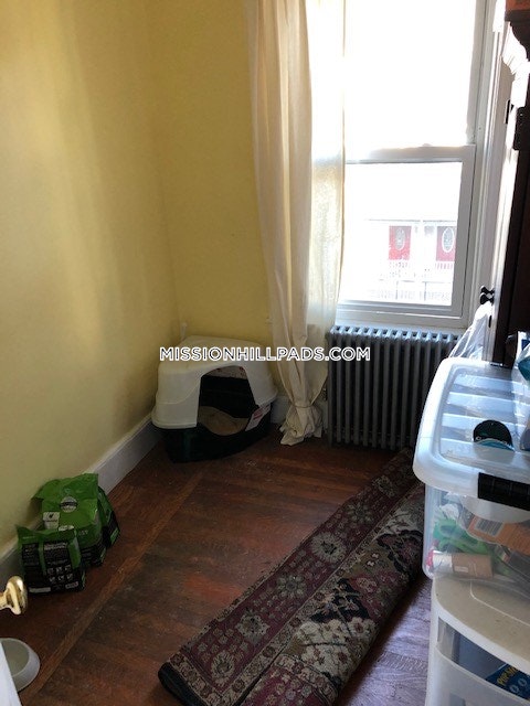 40 Hillside St, Mission Hill