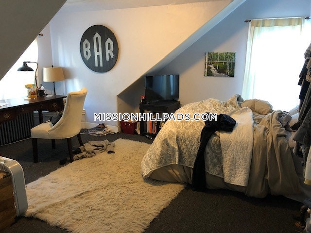 40 Hillside St, Mission Hill