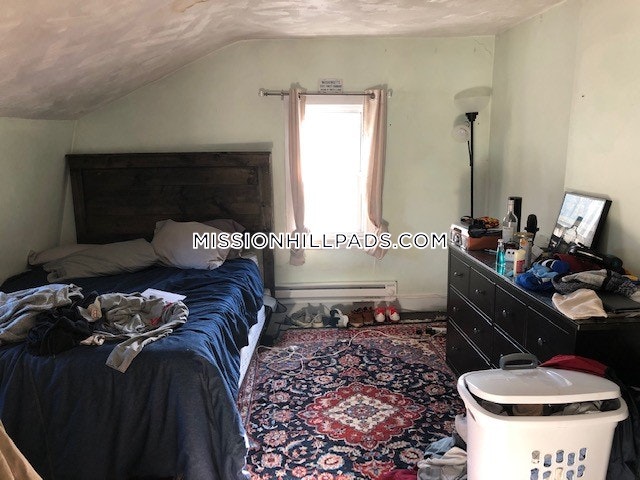 40 Hillside St, Mission Hill