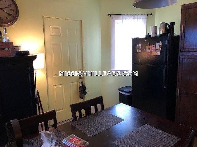 40 Hillside St, Mission Hill