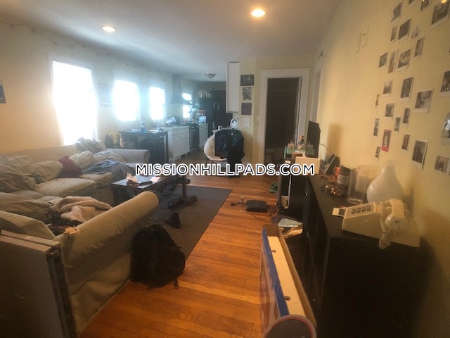 152 Parker Hill Ave, Mission Hill